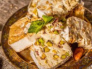 Рецепта Тороне - домашен италиански нуга десерт с ядки шамфъстък